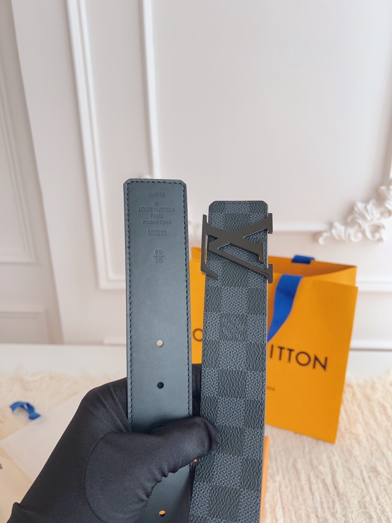 l0vis Vvtt0n belts